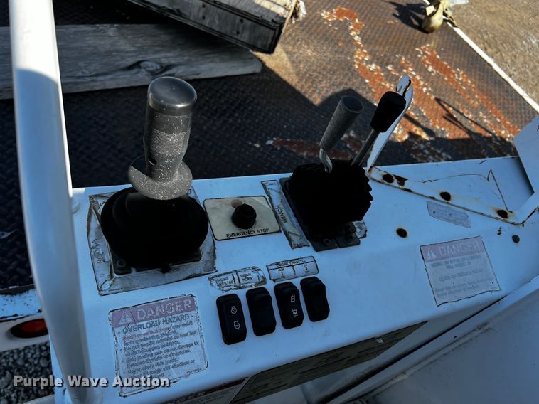 image for item JH9385 2005 Ford F750 Super Duty  crane truck