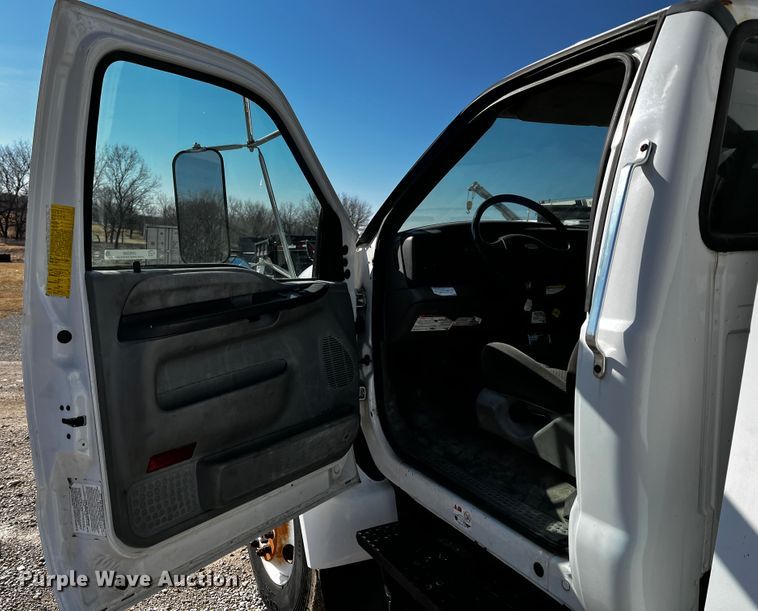 image for item JH9385 2005 Ford F750 Super Duty  crane truck