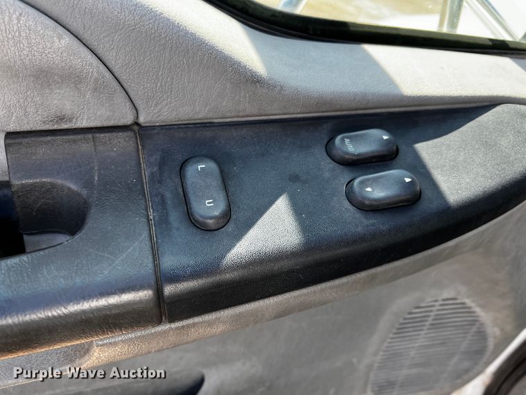 image for item JH9385 2005 Ford F750 Super Duty  crane truck