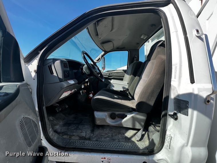 image for item JH9385 2005 Ford F750 Super Duty  crane truck