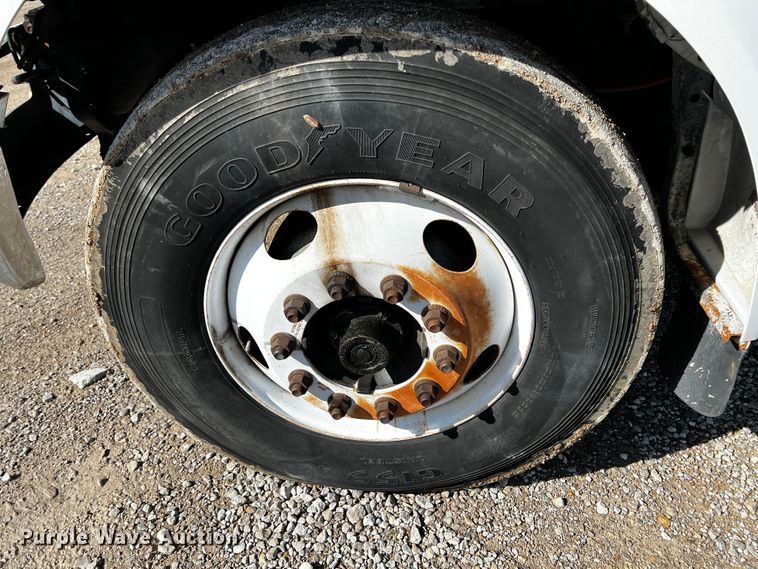 image for item JH9385 2005 Ford F750 Super Duty  crane truck