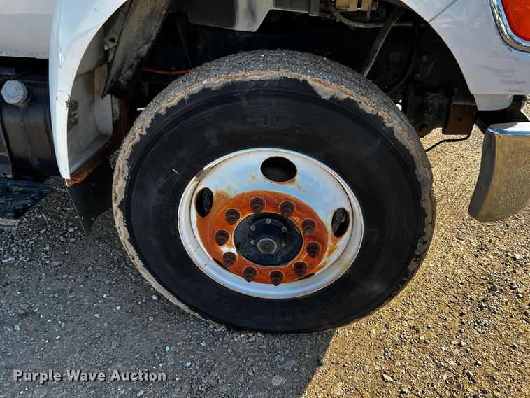 image for item JH9385 2005 Ford F750 Super Duty  crane truck