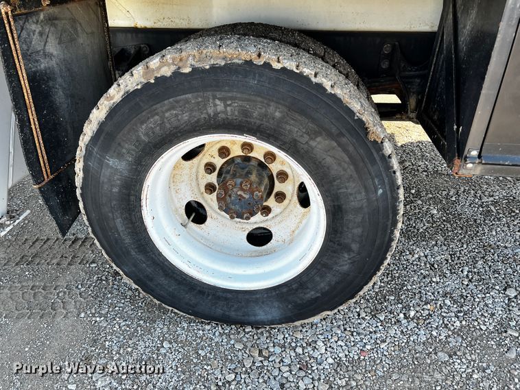 image for item JH9385 2005 Ford F750 Super Duty  crane truck