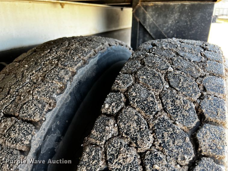 image for item JH9385 2005 Ford F750 Super Duty  crane truck