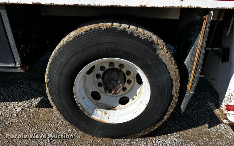 image for item JH9385 2005 Ford F750 Super Duty  crane truck