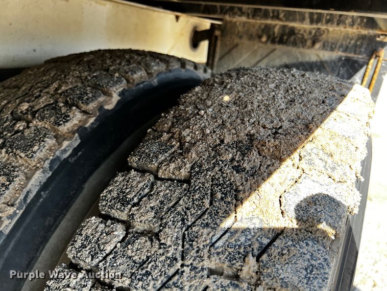 image for item JH9385 2005 Ford F750 Super Duty  crane truck