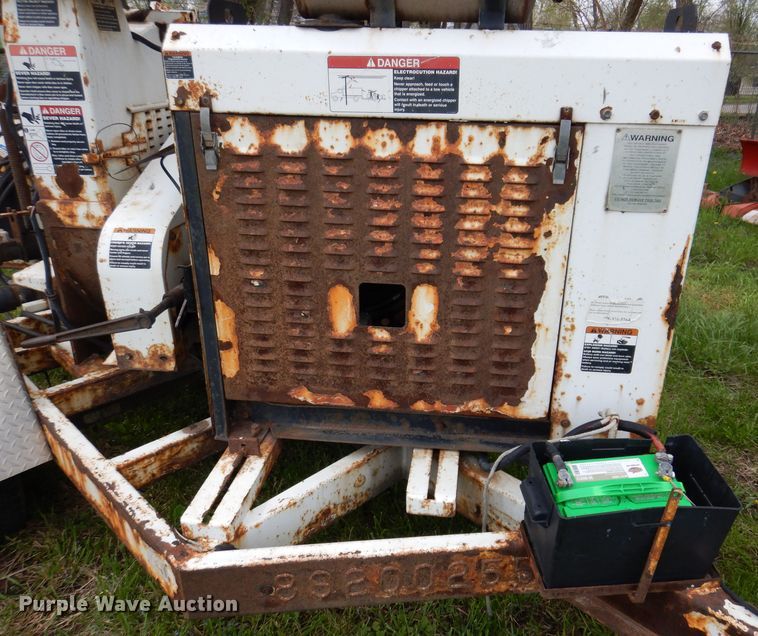 image for item JH9874 2008 Altec DC1217  wood chipper