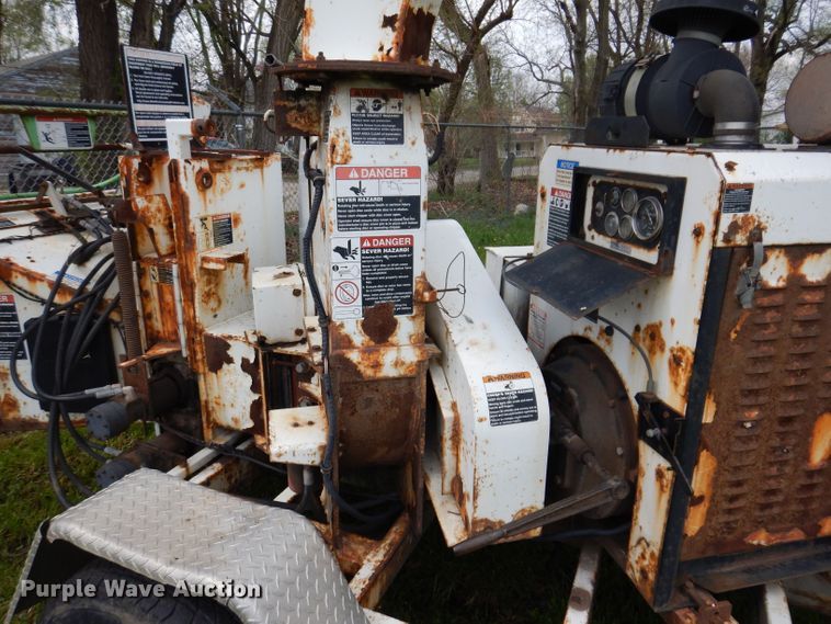 image for item JH9874 2008 Altec DC1217  wood chipper