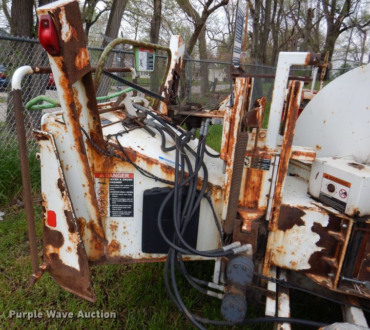 image for item JH9874 2008 Altec DC1217  wood chipper