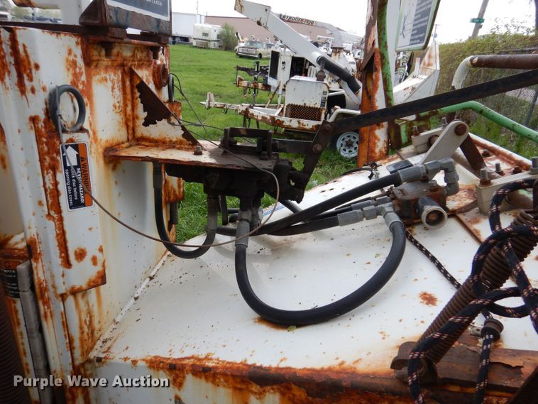 image for item JH9874 2008 Altec DC1217  wood chipper