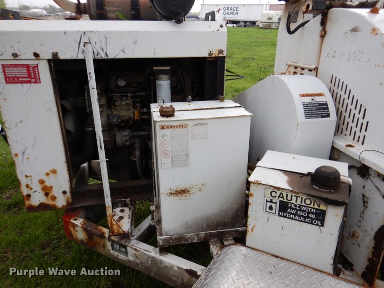 image for item JH9874 2008 Altec DC1217  wood chipper