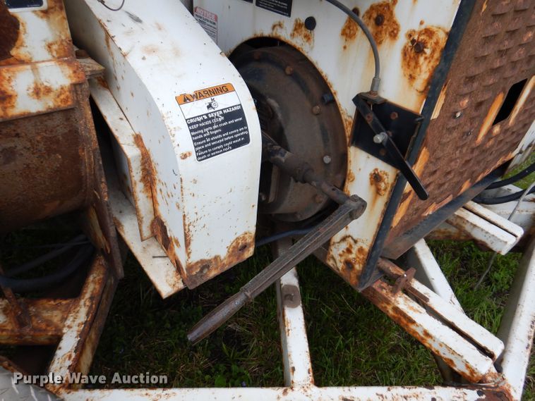 image for item JH9874 2008 Altec DC1217  wood chipper