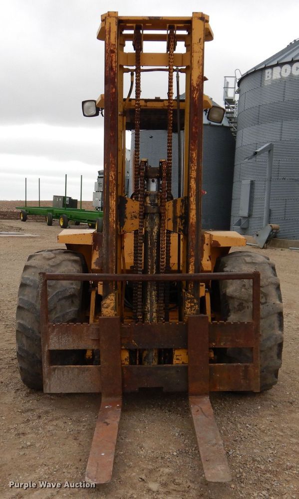 image for item JH9878 1997 John Deere 486E  forklift