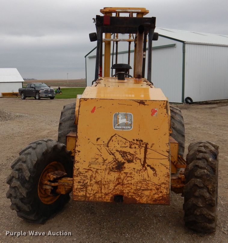 image for item JH9878 1997 John Deere 486E  forklift