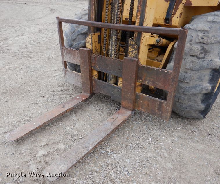 image for item JH9878 1997 John Deere 486E  forklift