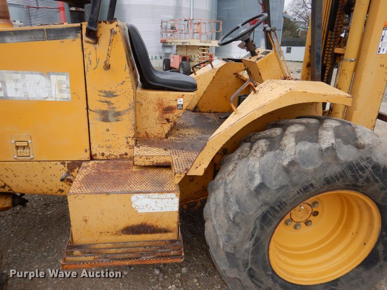 image for item JH9878 1997 John Deere 486E  forklift