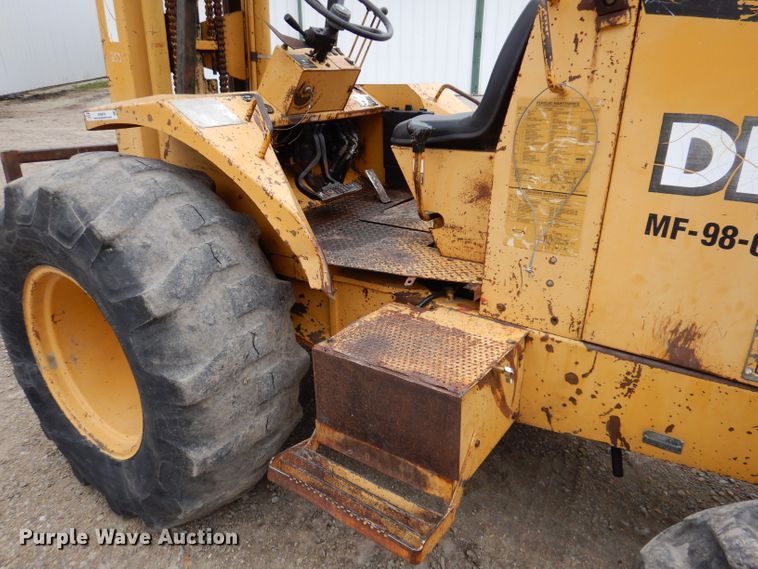 image for item JH9878 1997 John Deere 486E  forklift