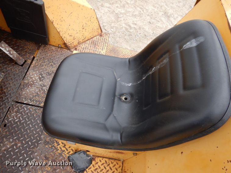 image for item JH9878 1997 John Deere 486E  forklift