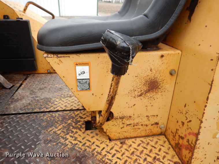 image for item JH9878 1997 John Deere 486E  forklift