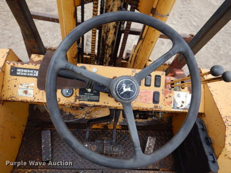 image for item JH9878 1997 John Deere 486E  forklift