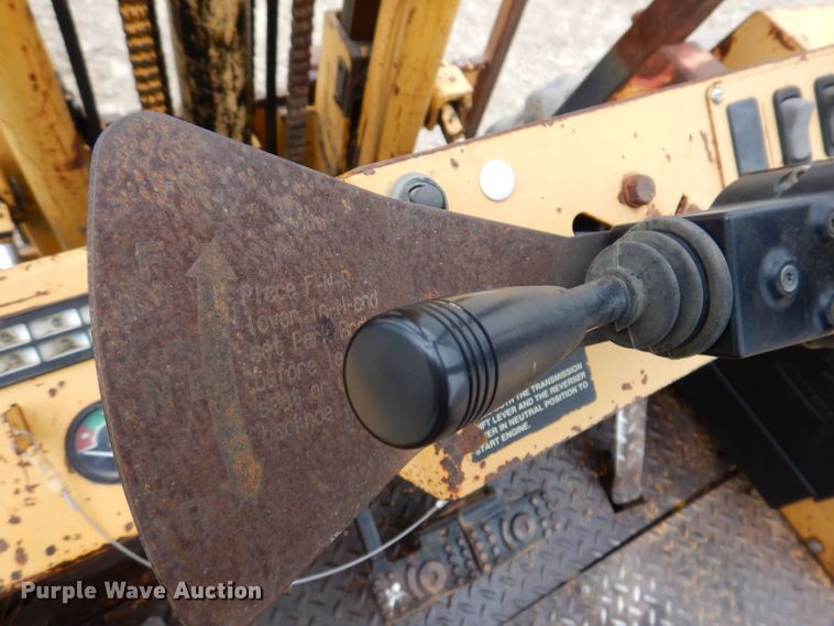 image for item JH9878 1997 John Deere 486E  forklift