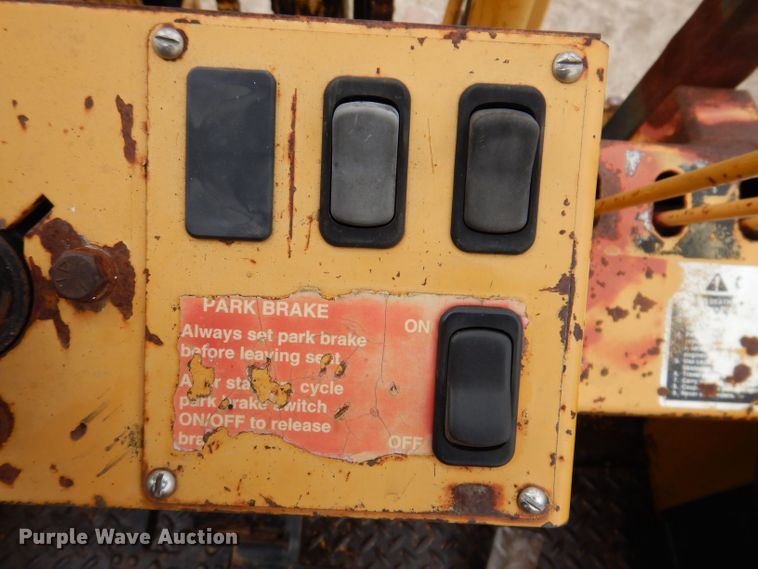 image for item JH9878 1997 John Deere 486E  forklift