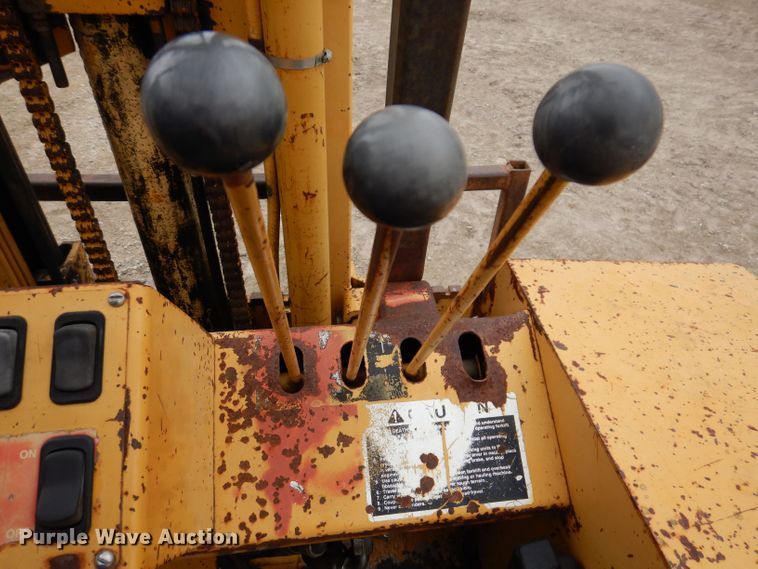 image for item JH9878 1997 John Deere 486E  forklift