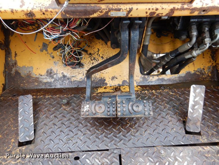 image for item JH9878 1997 John Deere 486E  forklift