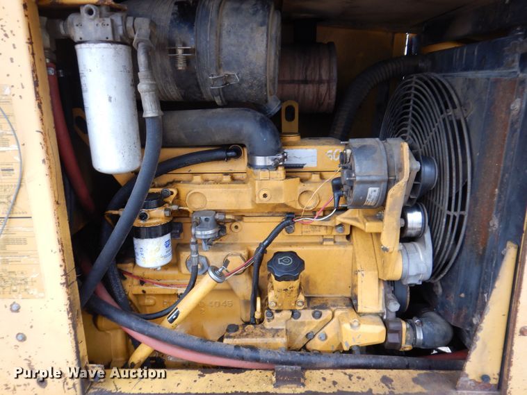 image for item JH9878 1997 John Deere 486E  forklift