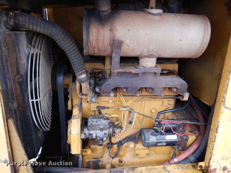 image for item JH9878 1997 John Deere 486E  forklift