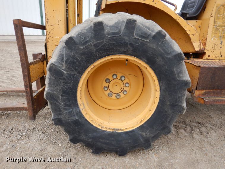 image for item JH9878 1997 John Deere 486E  forklift