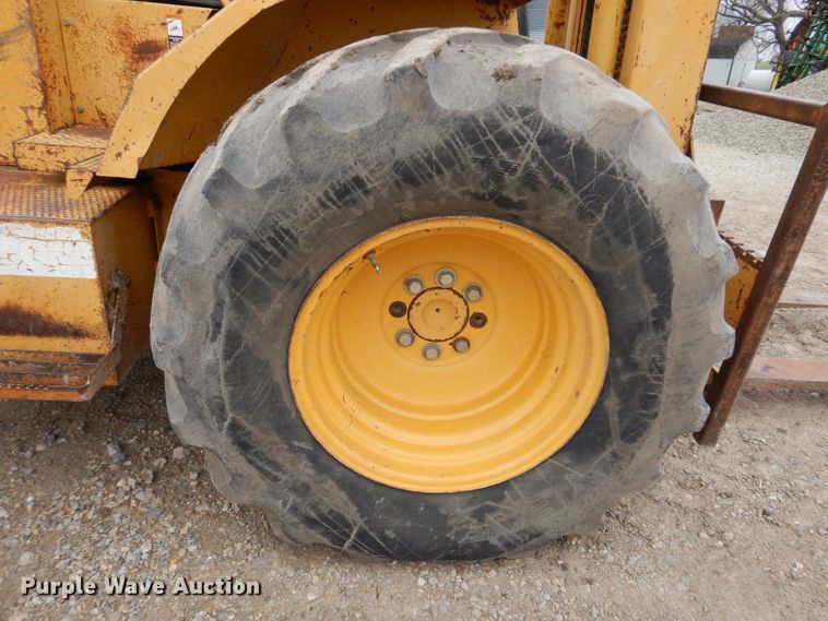 image for item JH9878 1997 John Deere 486E  forklift