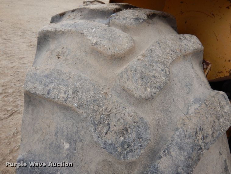 image for item JH9878 1997 John Deere 486E  forklift