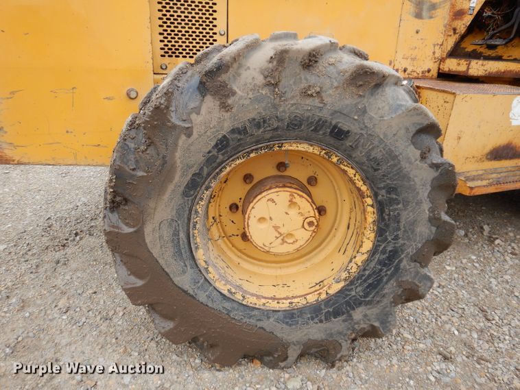 image for item JH9878 1997 John Deere 486E  forklift