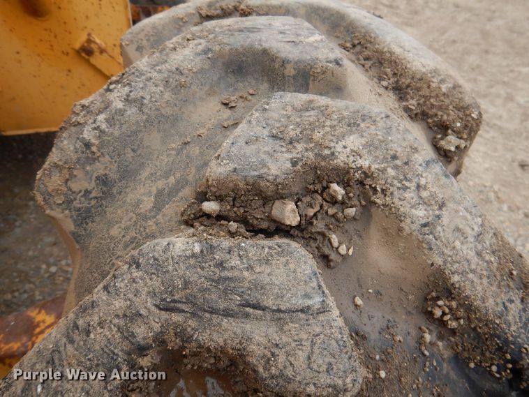 image for item JH9878 1997 John Deere 486E  forklift