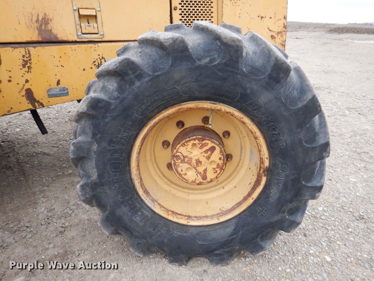 image for item JH9878 1997 John Deere 486E  forklift