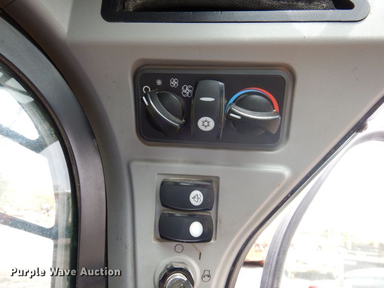 image for item JH9880 2014 Caterpillar 289D  tracked skid steer loader