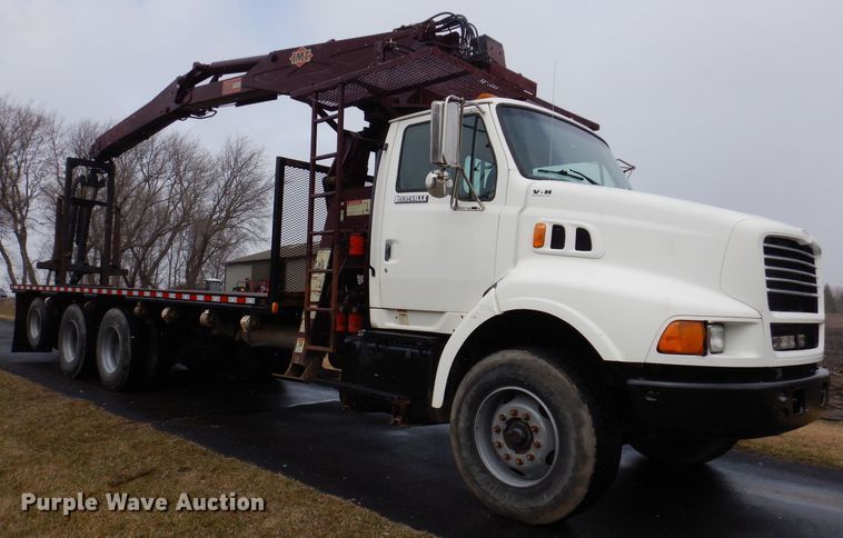 image for item JK9426 1998 Ford Louisville  crane truck