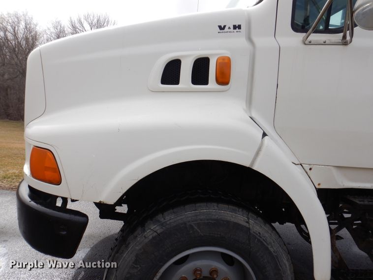 image for item JK9426 1998 Ford Louisville  crane truck