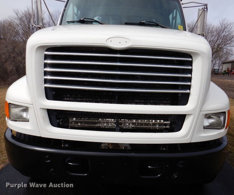 image for item JK9426 1998 Ford Louisville  crane truck