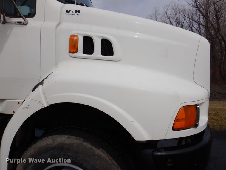 image for item JK9426 1998 Ford Louisville  crane truck