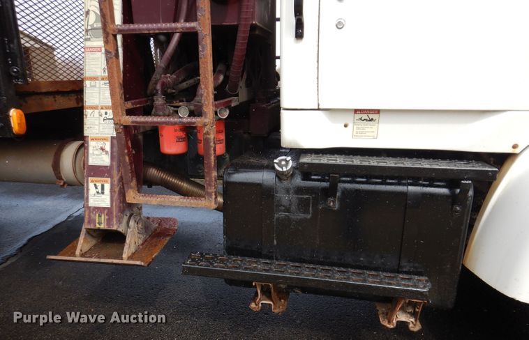 image for item JK9426 1998 Ford Louisville  crane truck