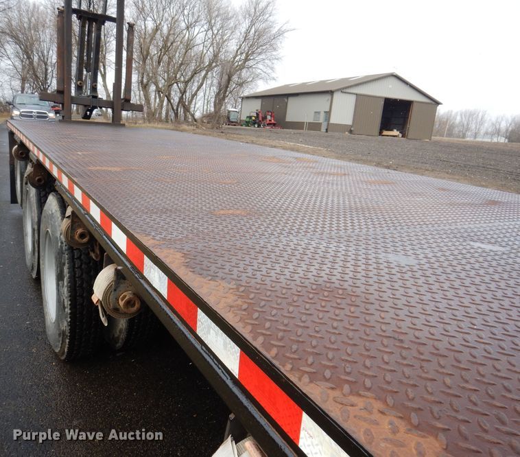 image for item JK9426 1998 Ford Louisville  crane truck