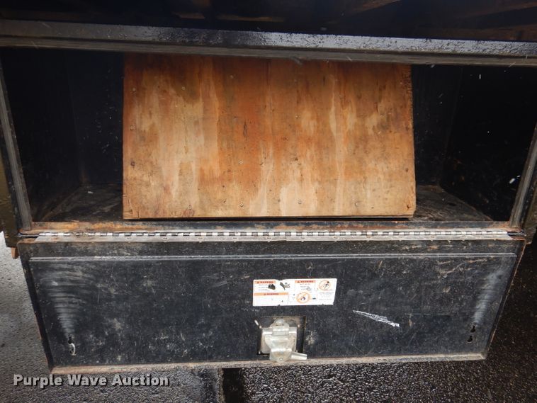 image for item JK9426 1998 Ford Louisville  crane truck