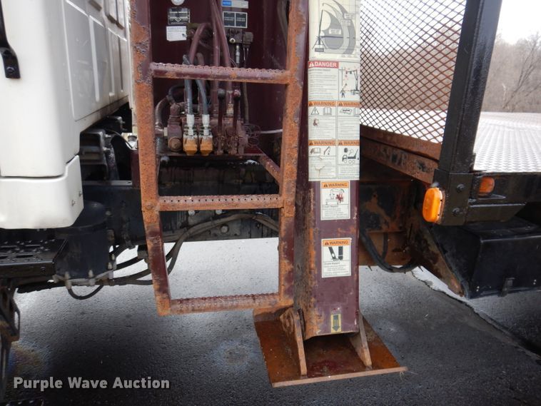 image for item JK9426 1998 Ford Louisville  crane truck