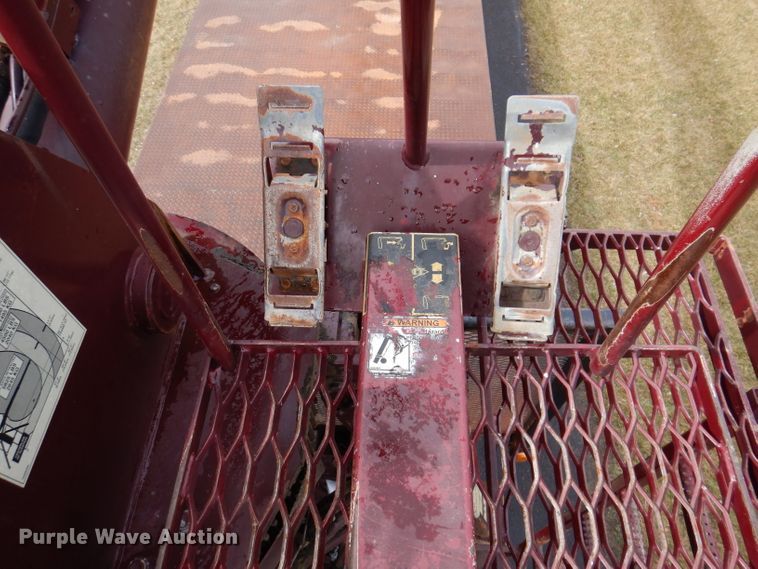 image for item JK9426 1998 Ford Louisville  crane truck