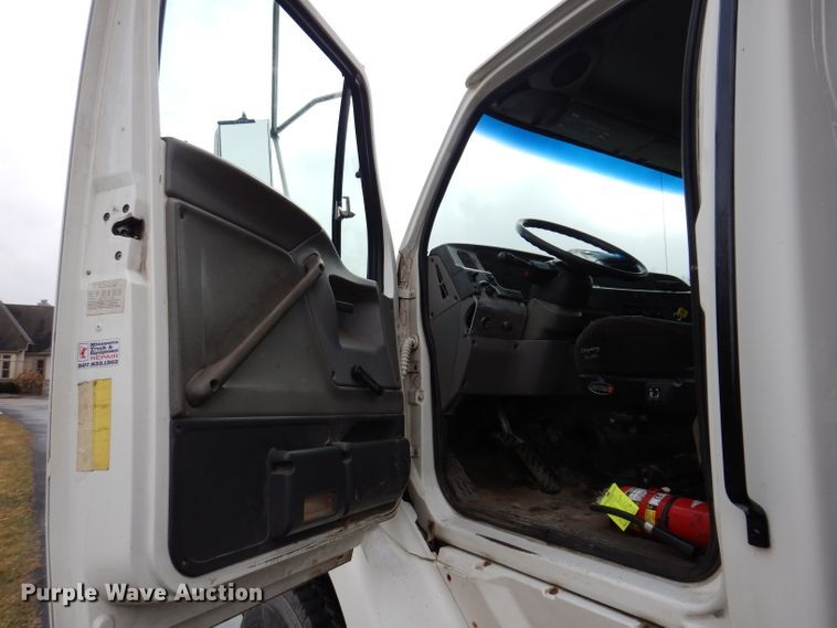 image for item JK9426 1998 Ford Louisville  crane truck