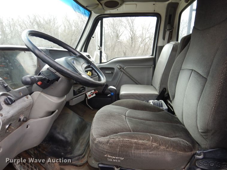 image for item JK9426 1998 Ford Louisville  crane truck