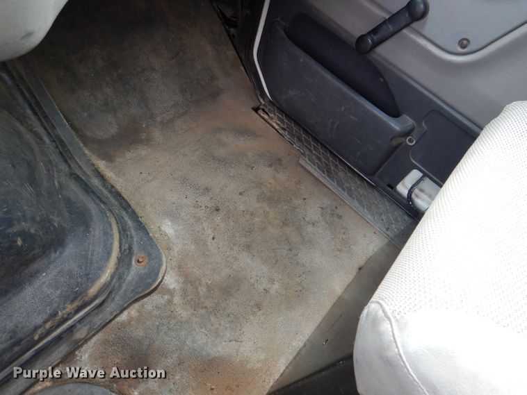 image for item JK9426 1998 Ford Louisville  crane truck