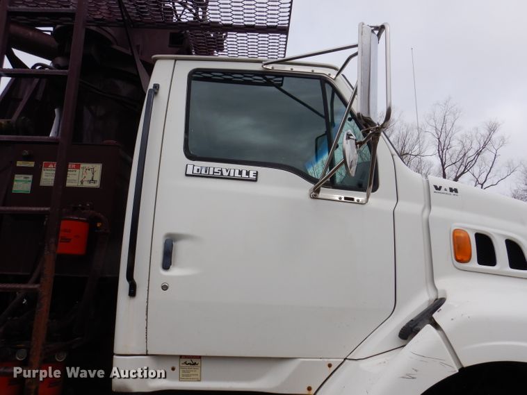 image for item JK9426 1998 Ford Louisville  crane truck